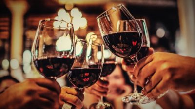 İnsanlar Niyə İçki Qədəhlərini Toqquşdururlar?