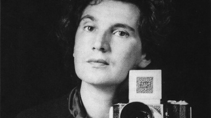 Güzgüdə Şəklini Çəkən İlk İnsan